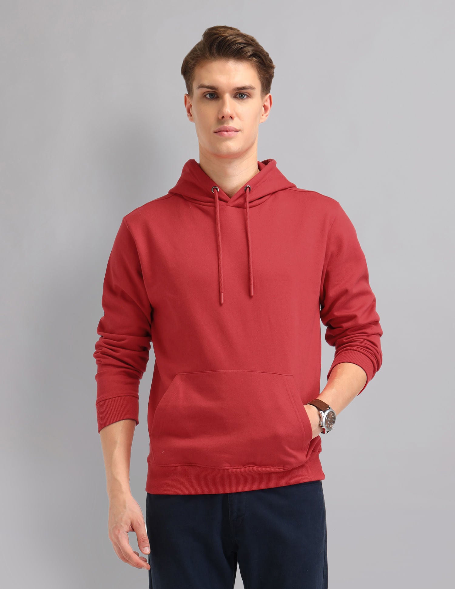 Modern Slim Fit Solid Sweatshirt
