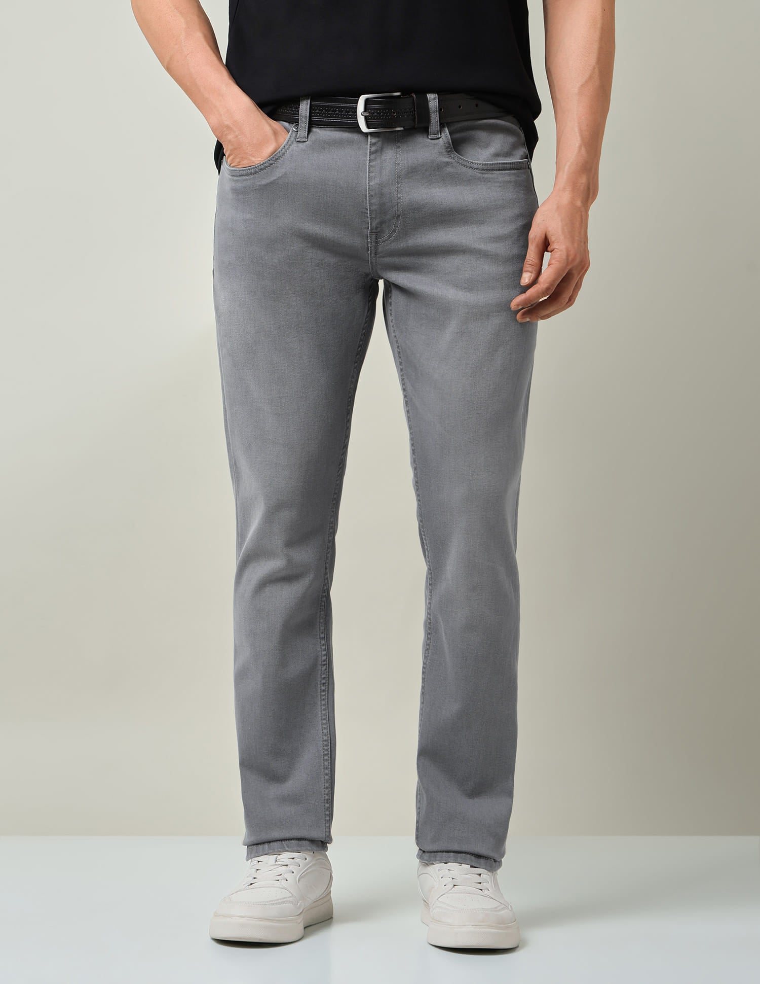 Refined Solid Slim Fit Mid-Rise Jeans