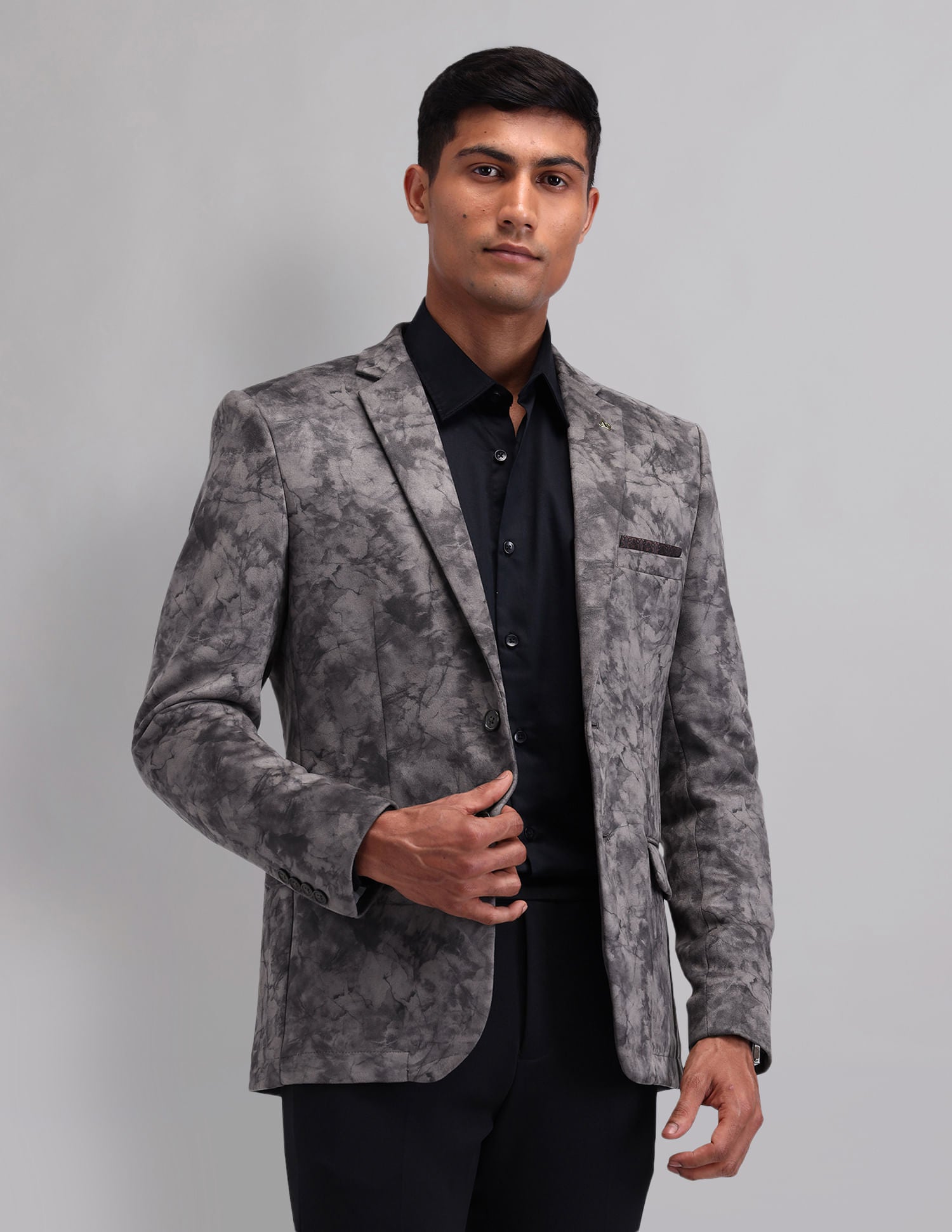 Office-Edged Slim Fit Single-Breasted Blazer