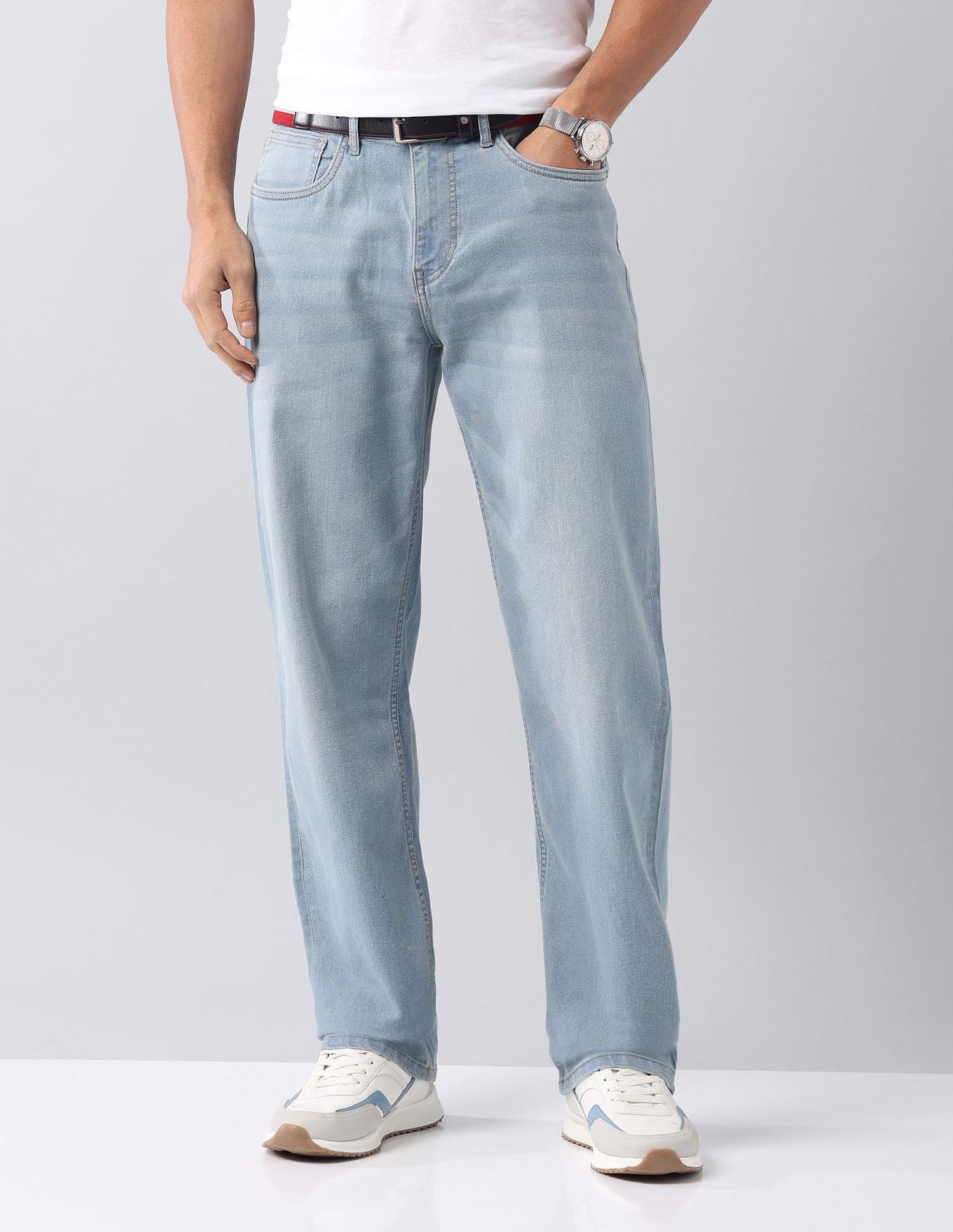 Relaxed tapered Fit Mid Rise Jeans