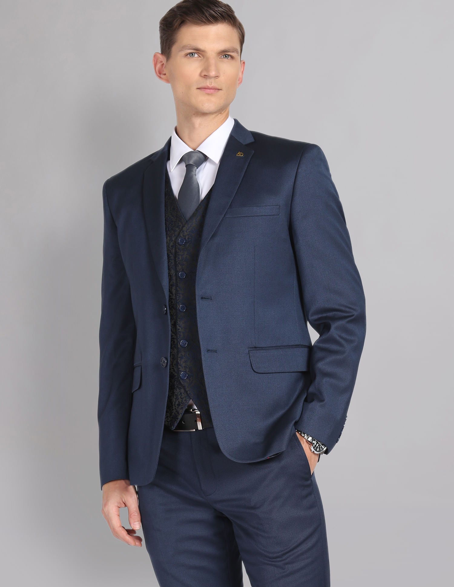 Old-School Tailored Regular Fit Solid Three Piece Suit