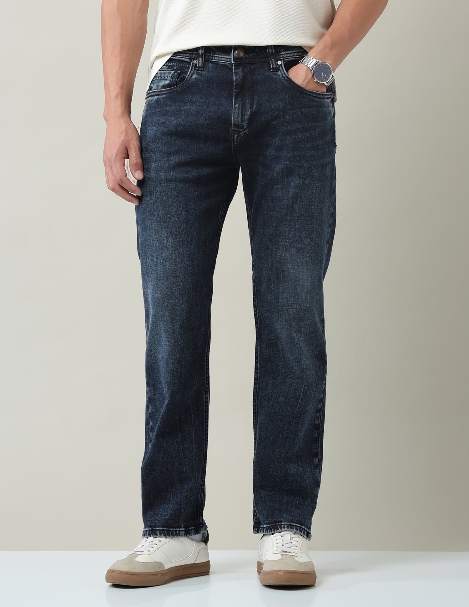 Solid whiskered Comfort Fit Jeans
