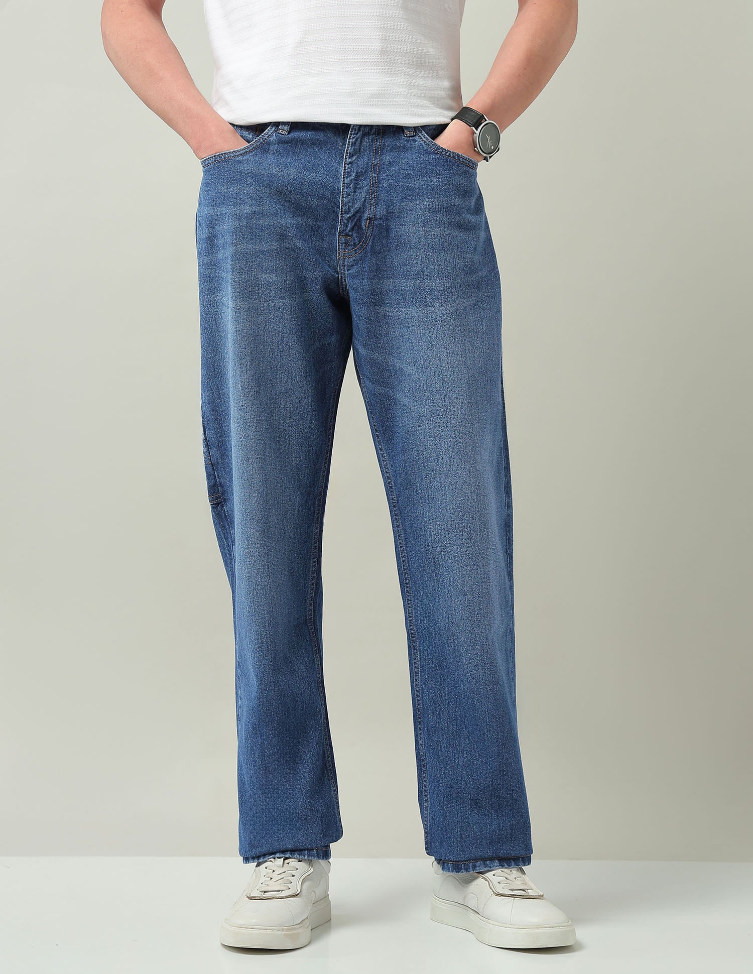 Mid Rise Baggy Fit Jeans