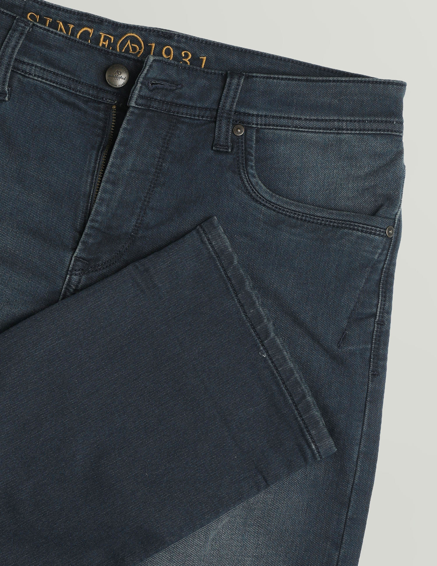 Everyday Essential Comfort Fit Mid-Rise Stone Wash Jeans