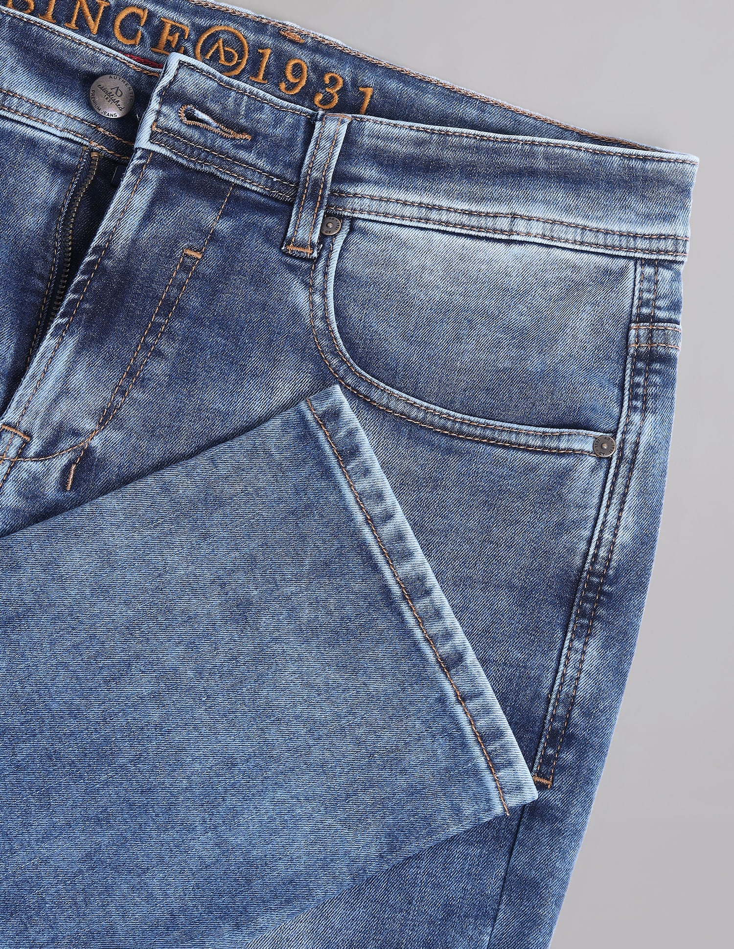 Stylish-Eyed Stone Wash Slim Fit Jeans