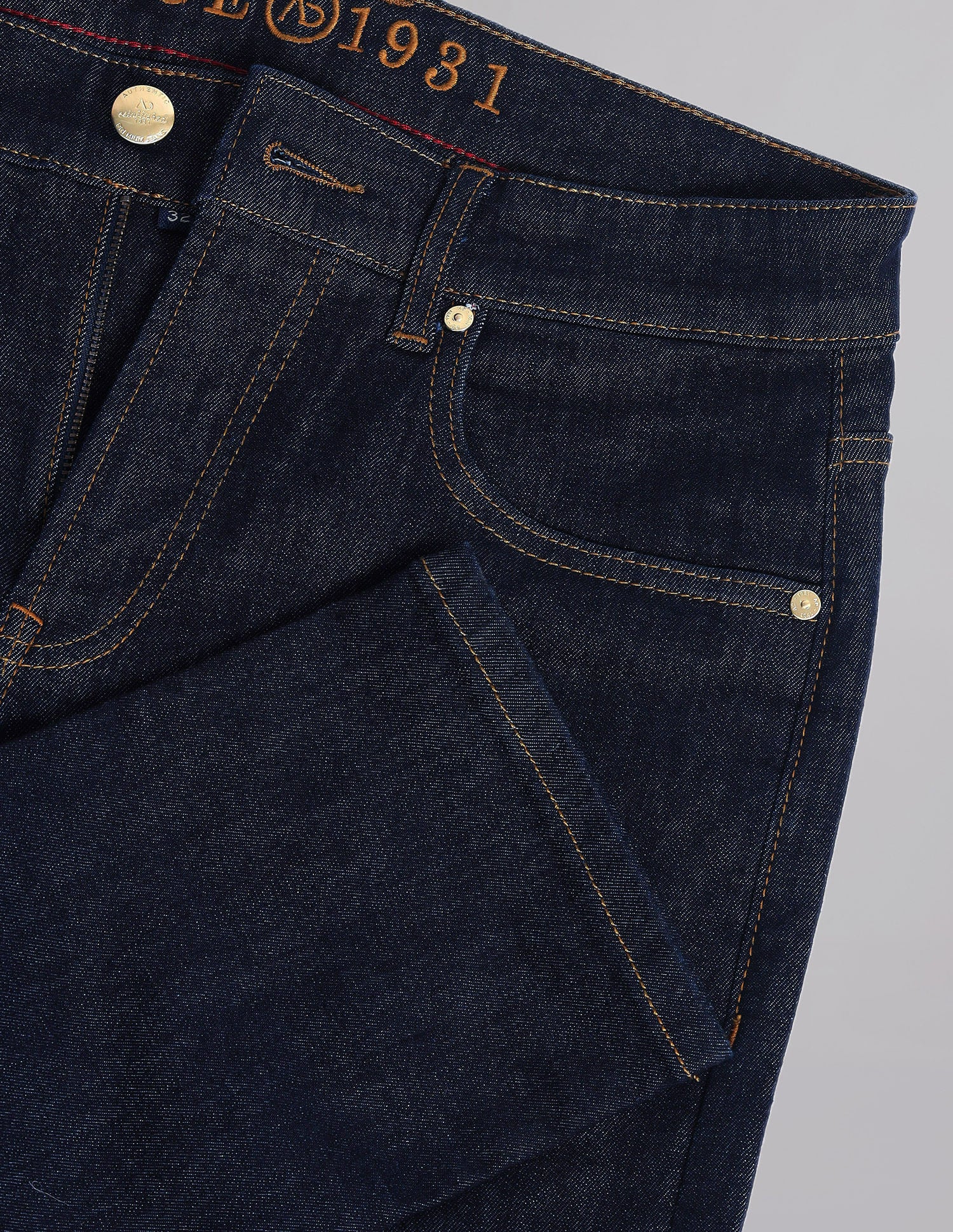 Stylish-Eyed Stone Wash Slim Fit Jeans