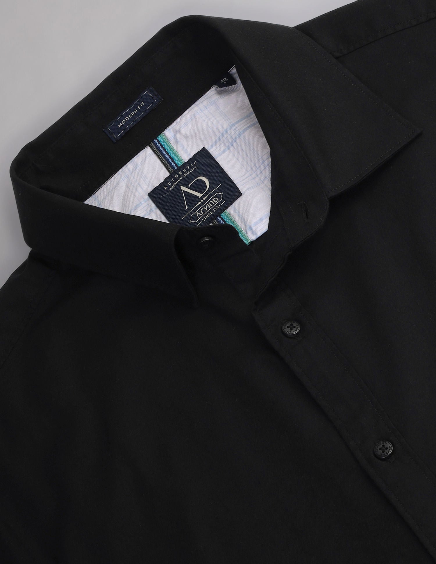 Regular Spread Collar Slim Fit Shirt