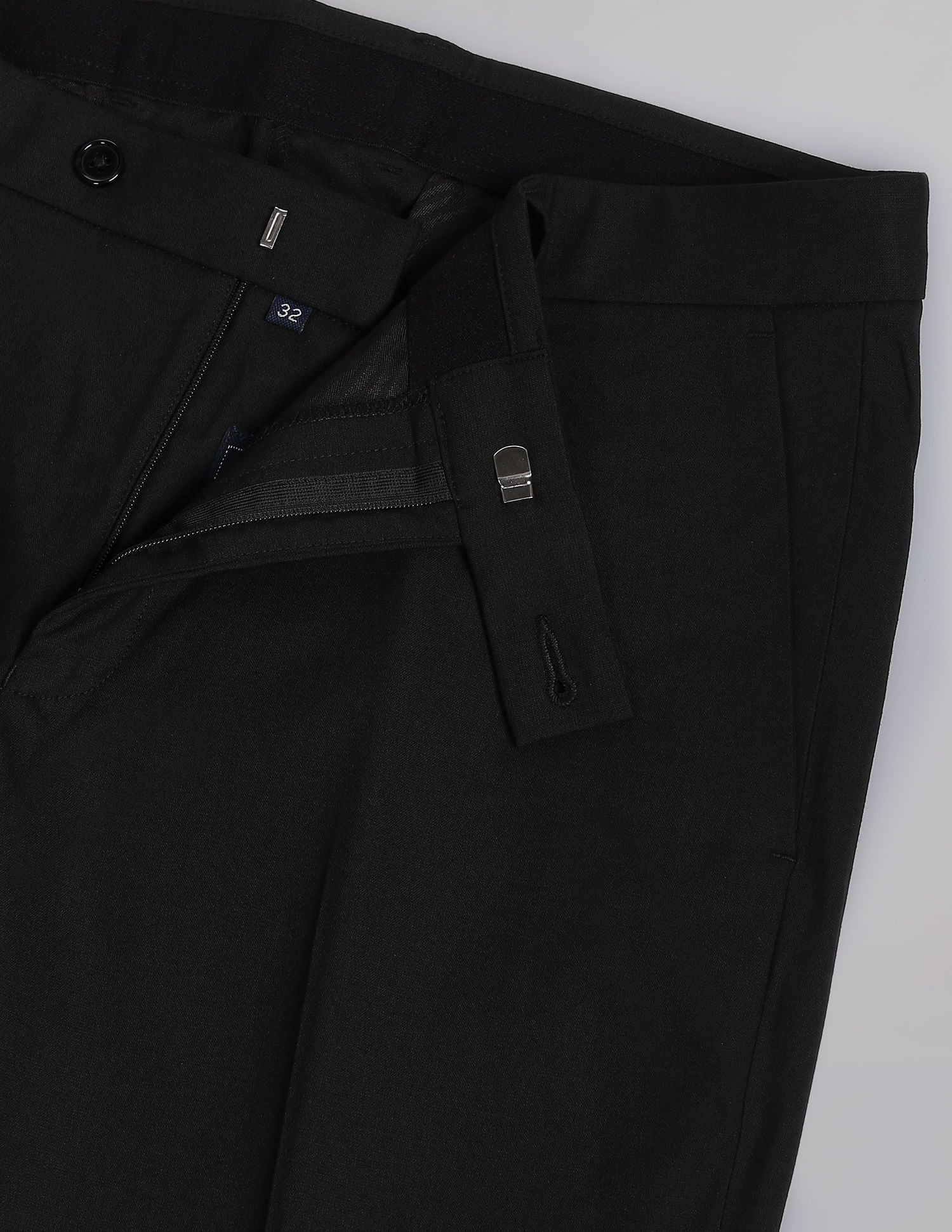 Relaxed Look Smart Mid Rise Solid Formal Trousers