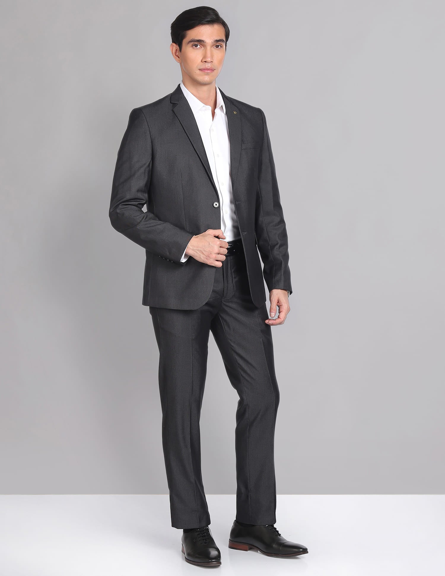Tailored Regular Fit Solid Two Piece Suit