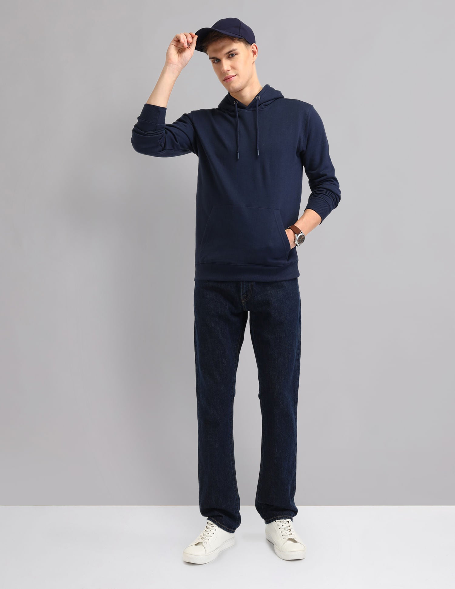 Modern Slim Fit Solid Sweatshirt