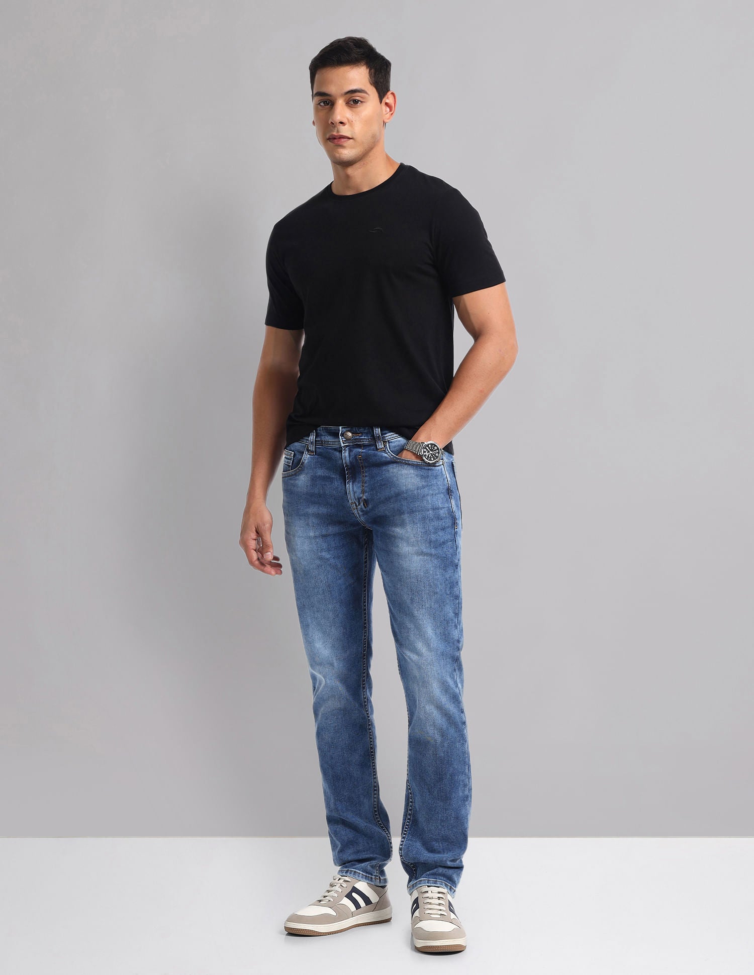 Stylish-Eyed Stone Wash Slim Fit Jeans