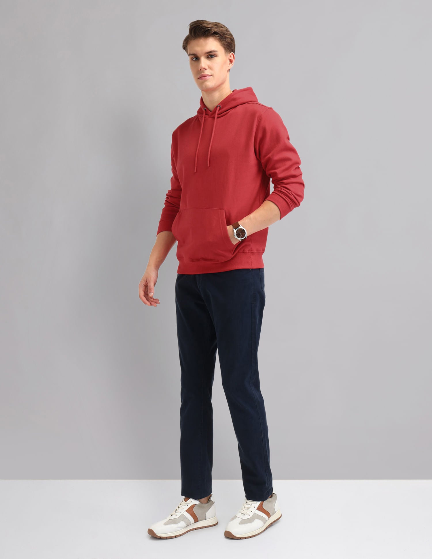 Modern Slim Fit Solid Sweatshirt
