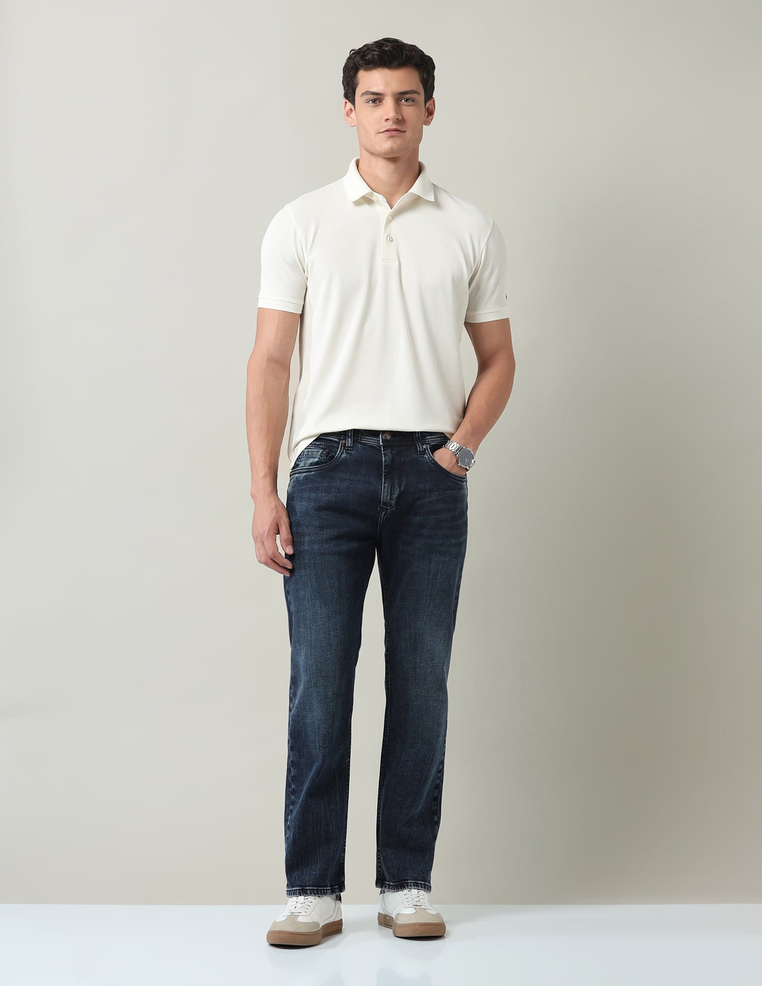 Solid whiskered Comfort Fit Jeans