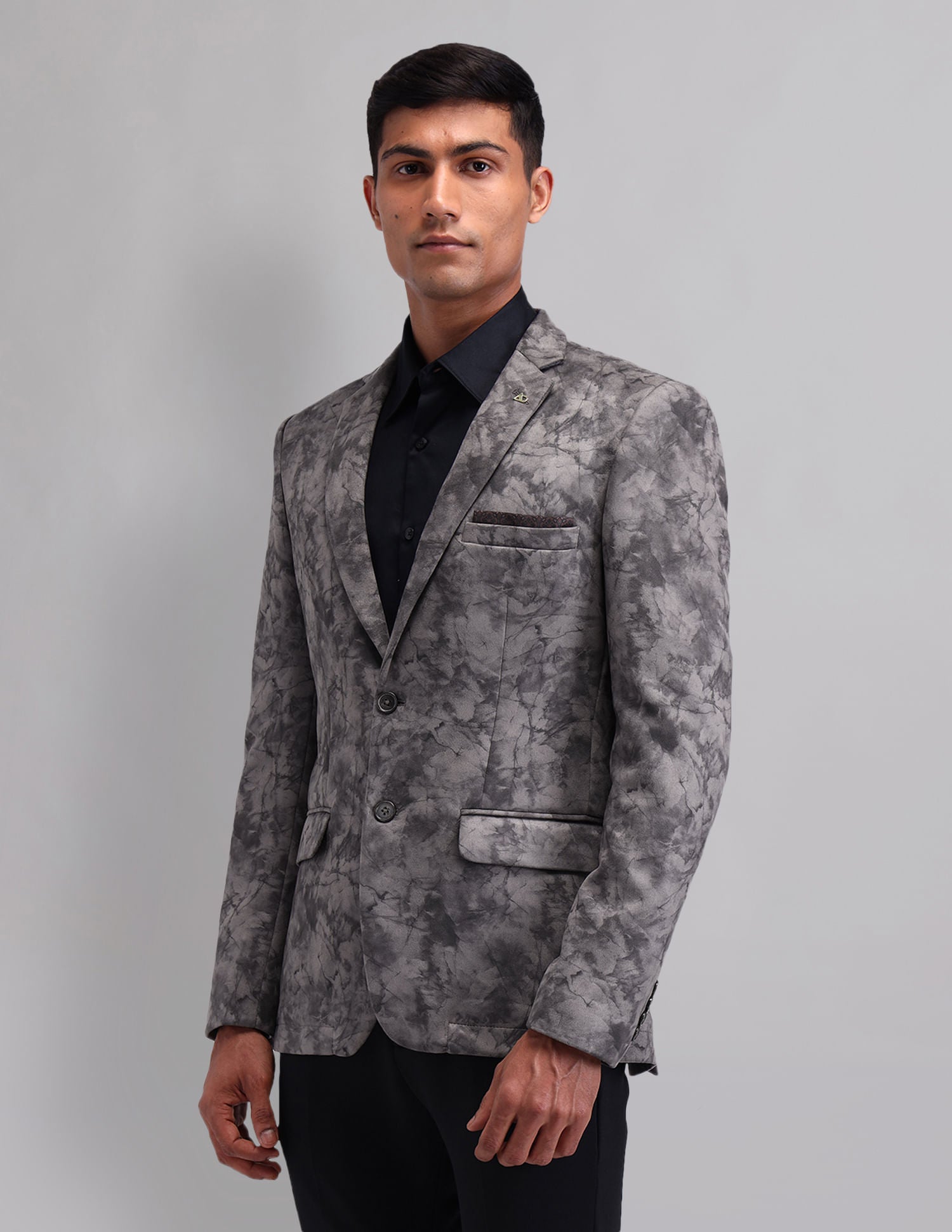 Office-Edged Slim Fit Single-Breasted Blazer
