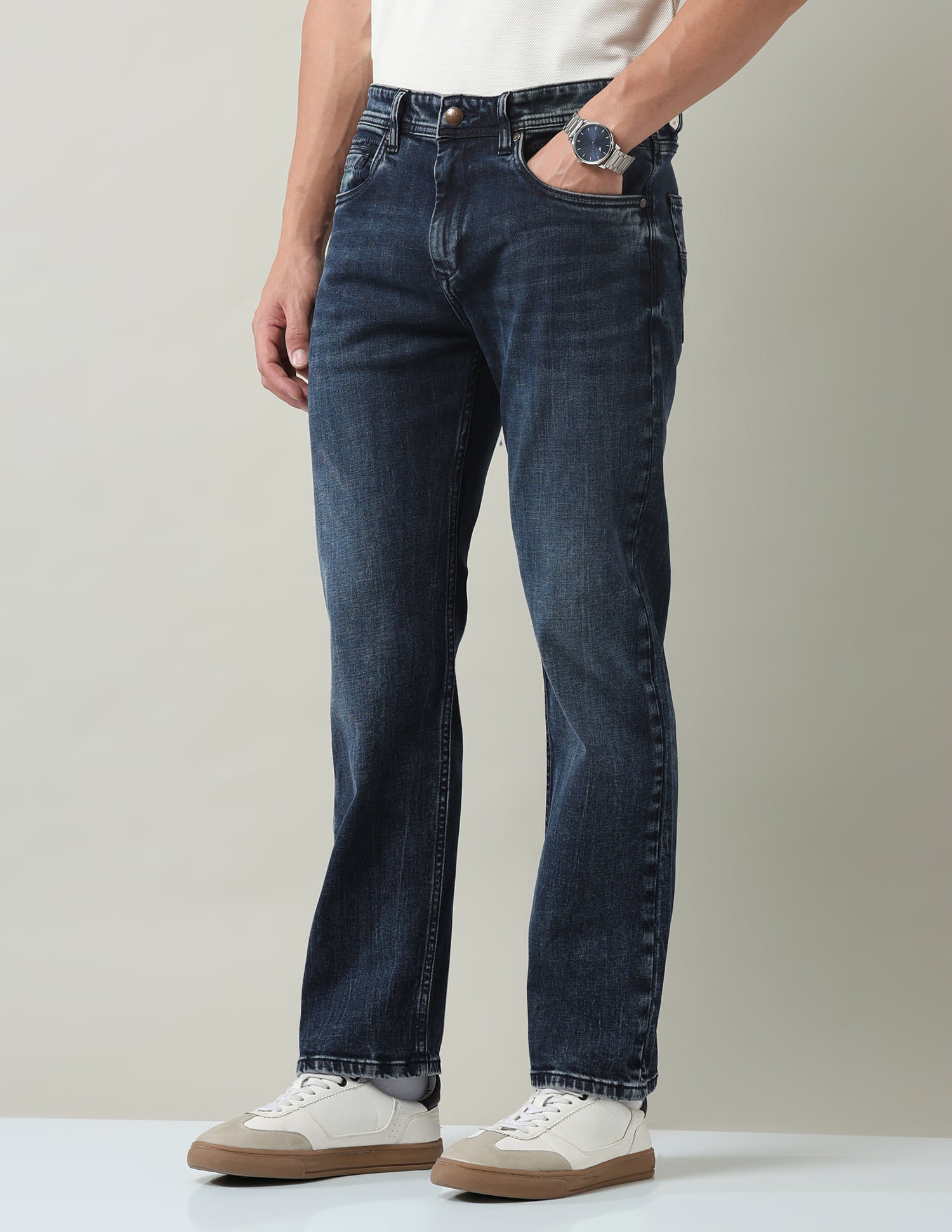 Solid whiskered Comfort Fit Jeans