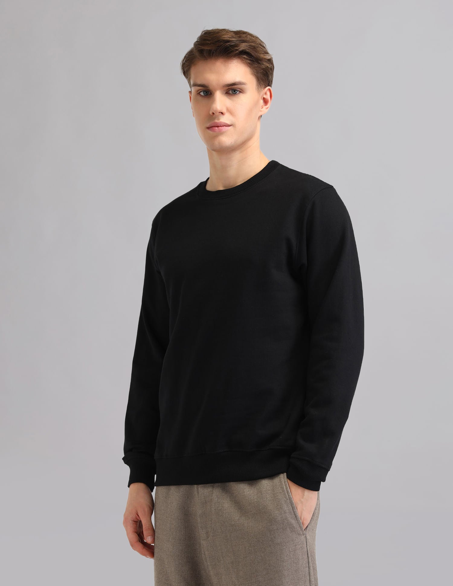 Modern Slim Fit Solid Sweatshirt