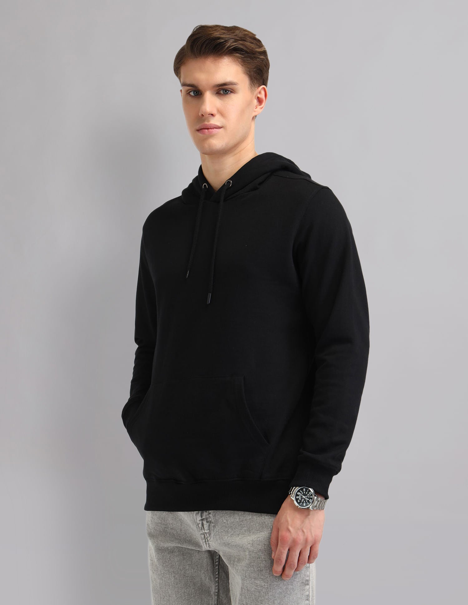 Modern Slim Fit Solid Sweatshirt