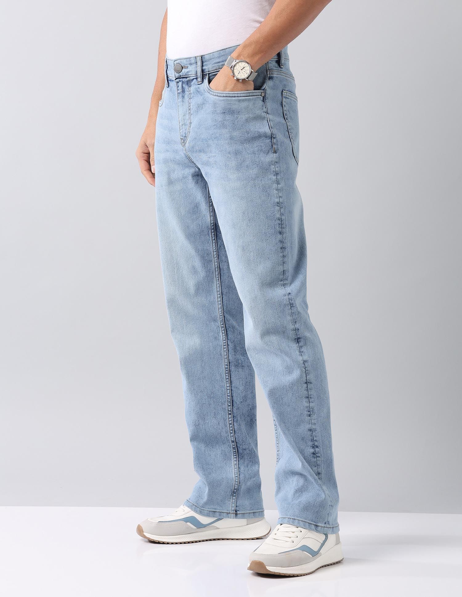 Rugged And Relaxed Fit Mid Rise Jeans
