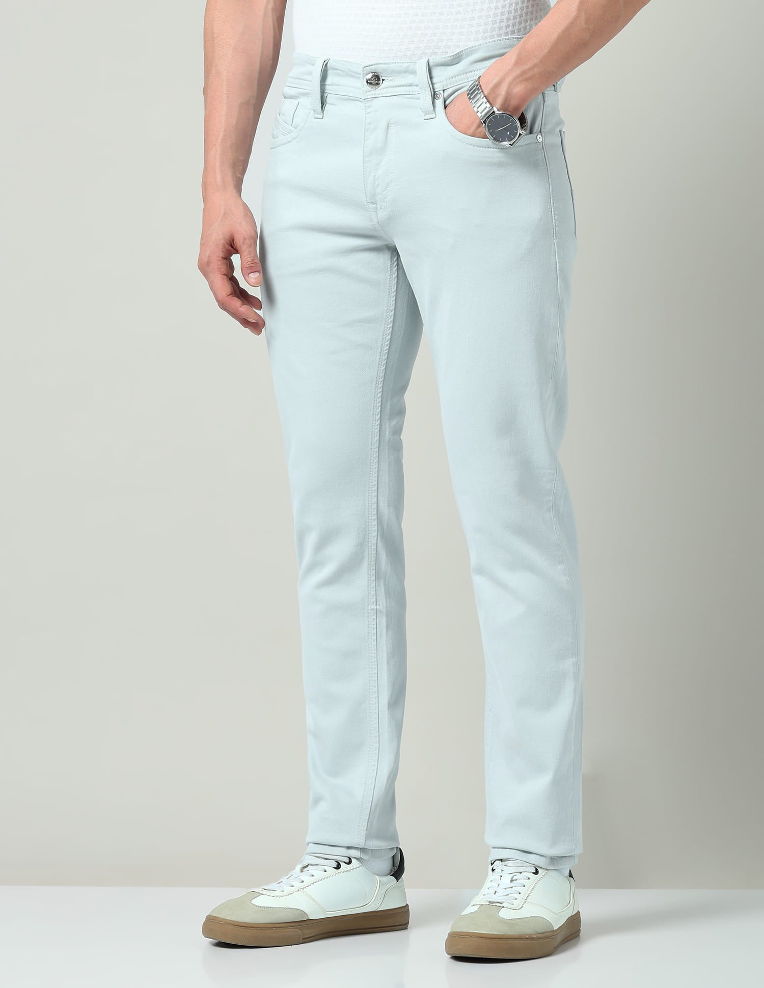 Relaxed Vibe Solid Mid-Rise Slim Fit Jeans