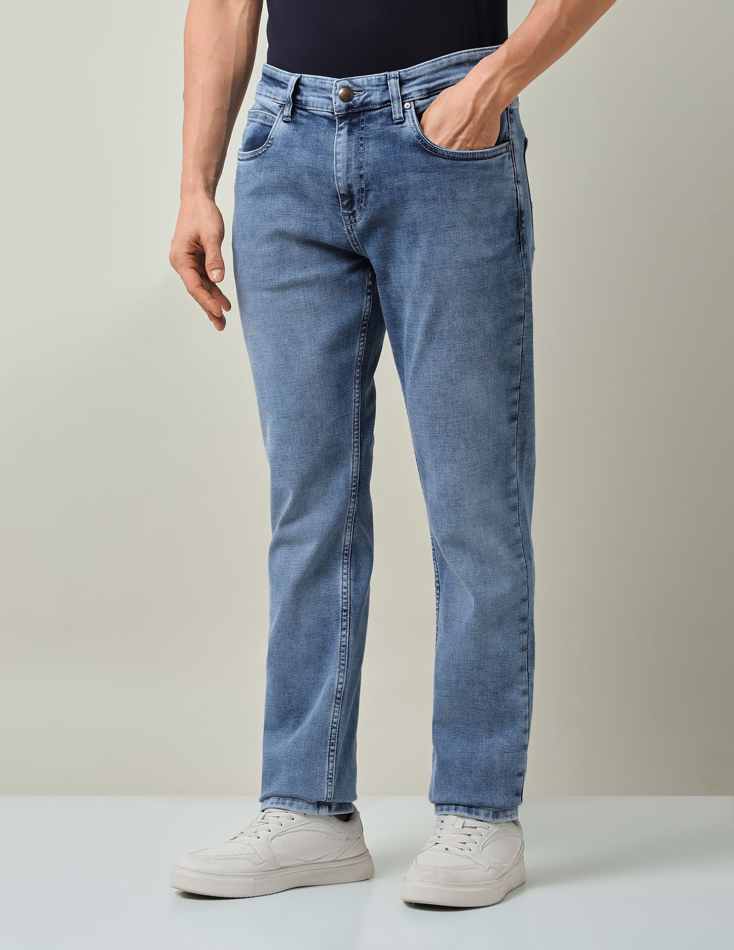 Refined Solid Slim Fit Mid-Rise Jeans