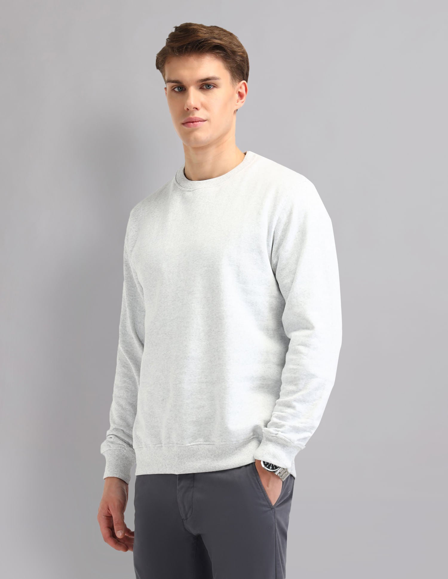 Modern Slim Fit Solid Sweatshirt
