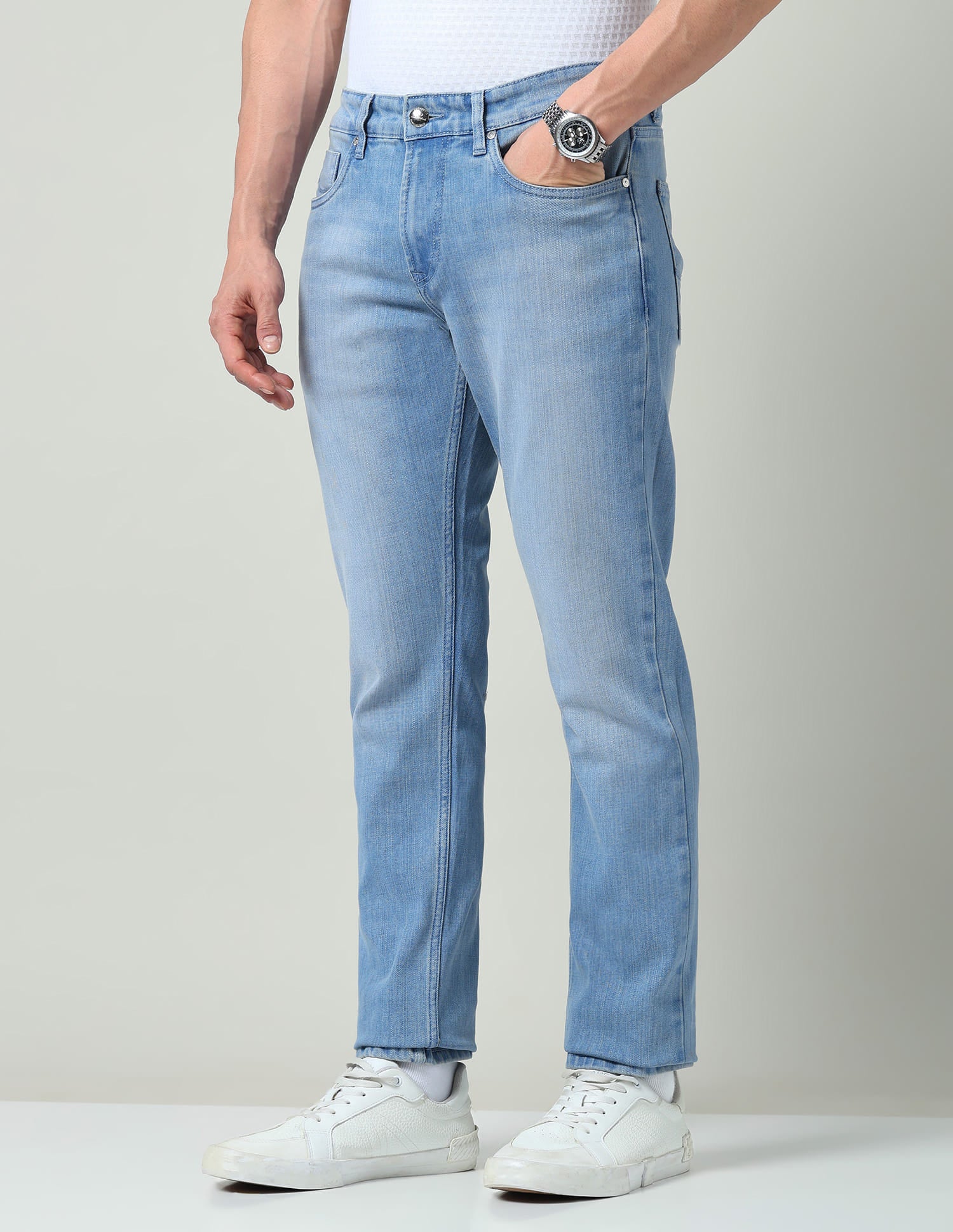 Relaxed Vibe Solid Mid-Rise Slim Fit Jeans