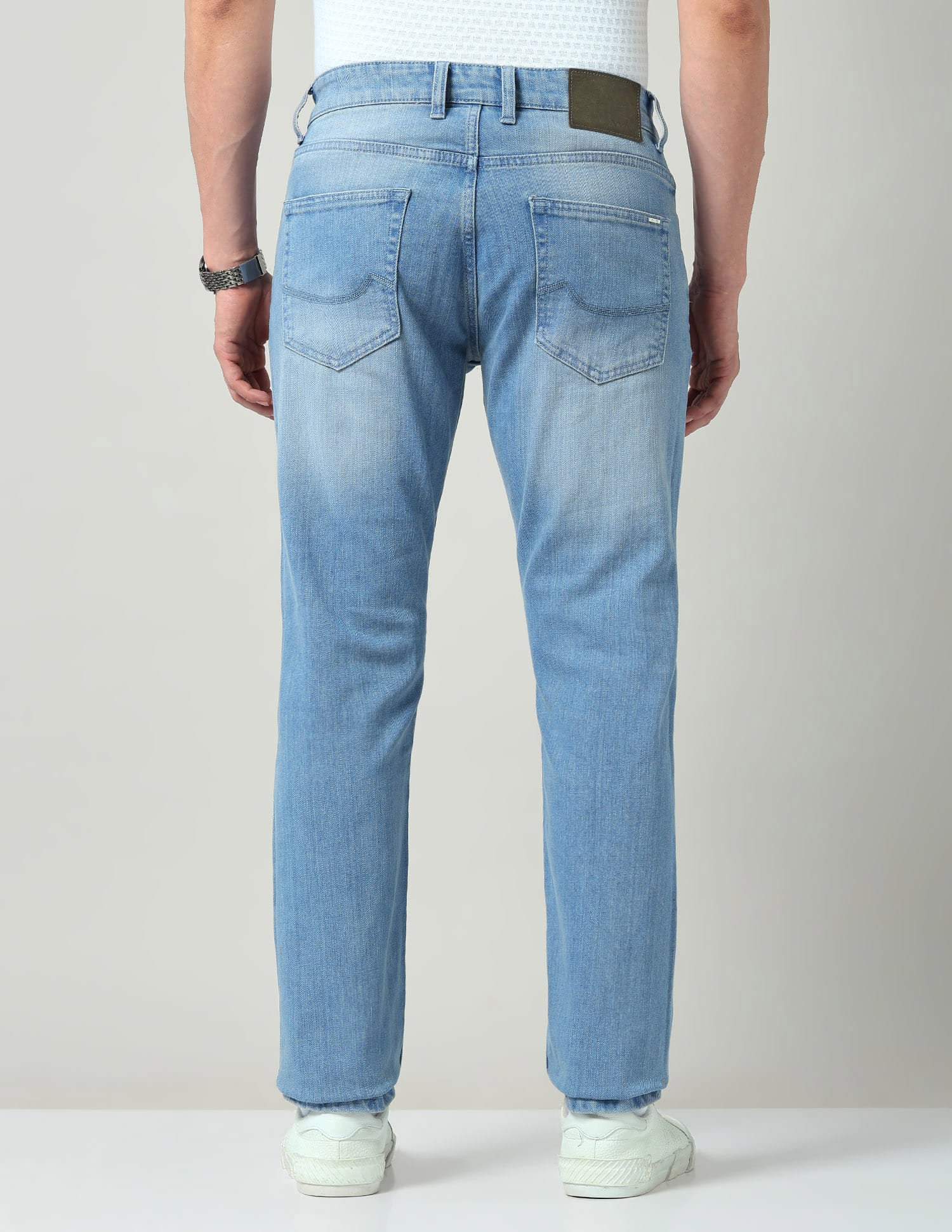 Relaxed Vibe Solid Mid-Rise Slim Fit Jeans