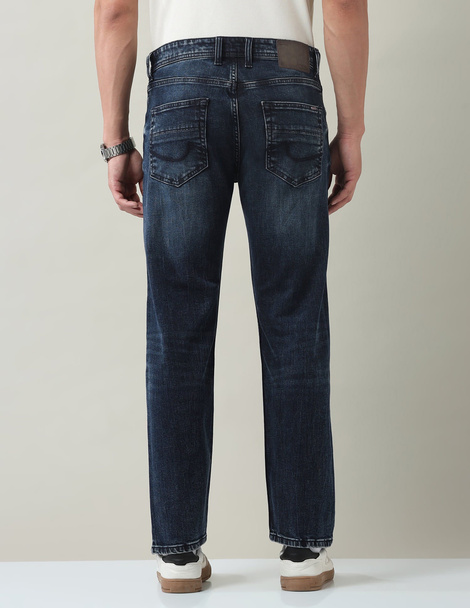 Solid whiskered Comfort Fit Jeans