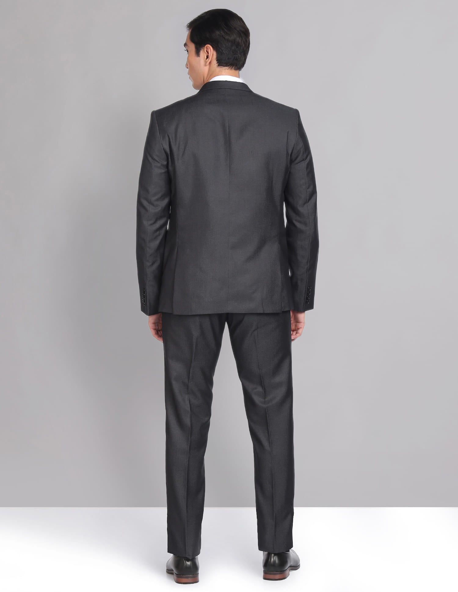 Tailored Regular Fit Solid Two Piece Suit