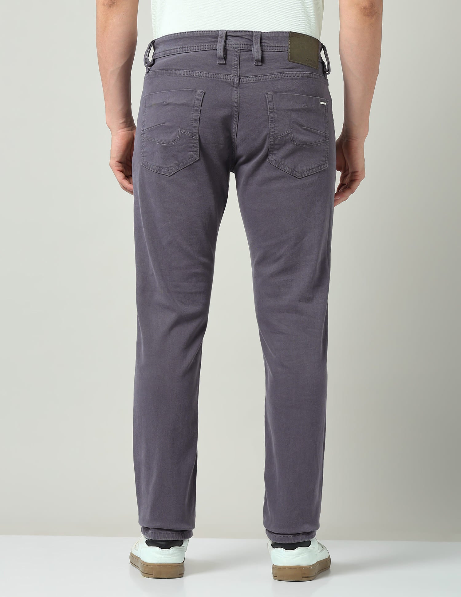 Relaxed Vibe Solid Mid-Rise Slim Fit Jeans