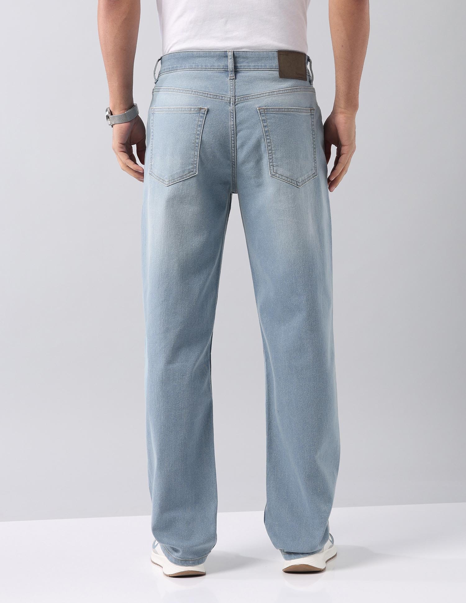 Relaxed tapered Fit Mid Rise Jeans