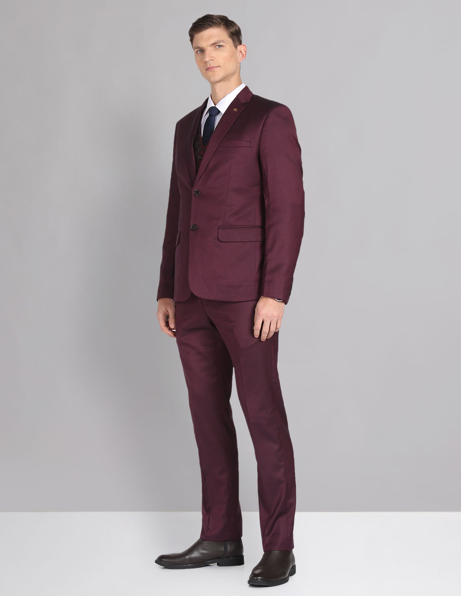 Old-School Tailored Regular Fit Solid Three Piece Suit
