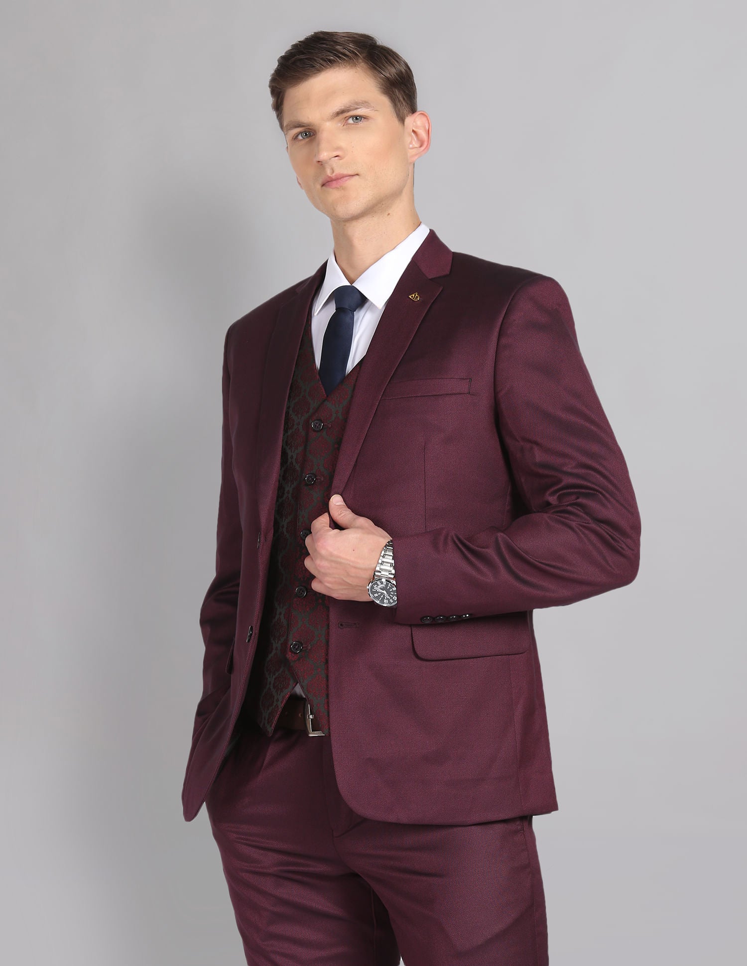 Old-School Tailored Regular Fit Solid Three Piece Suit