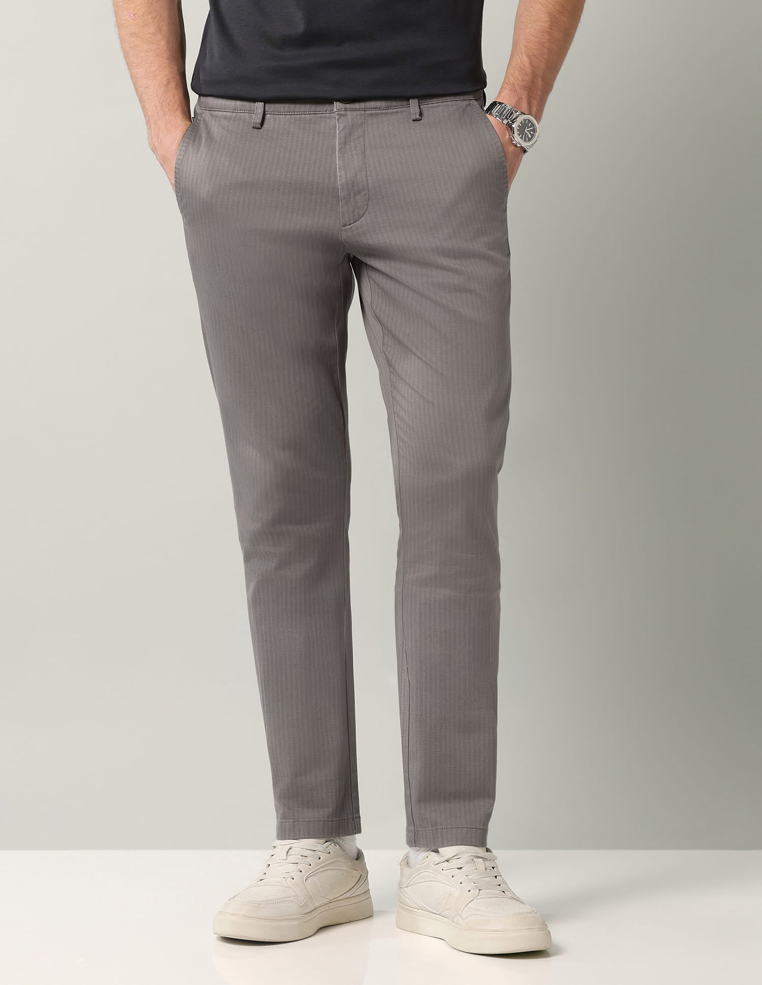 Geometric Patterned Mid-rise Modern Fit Trousers