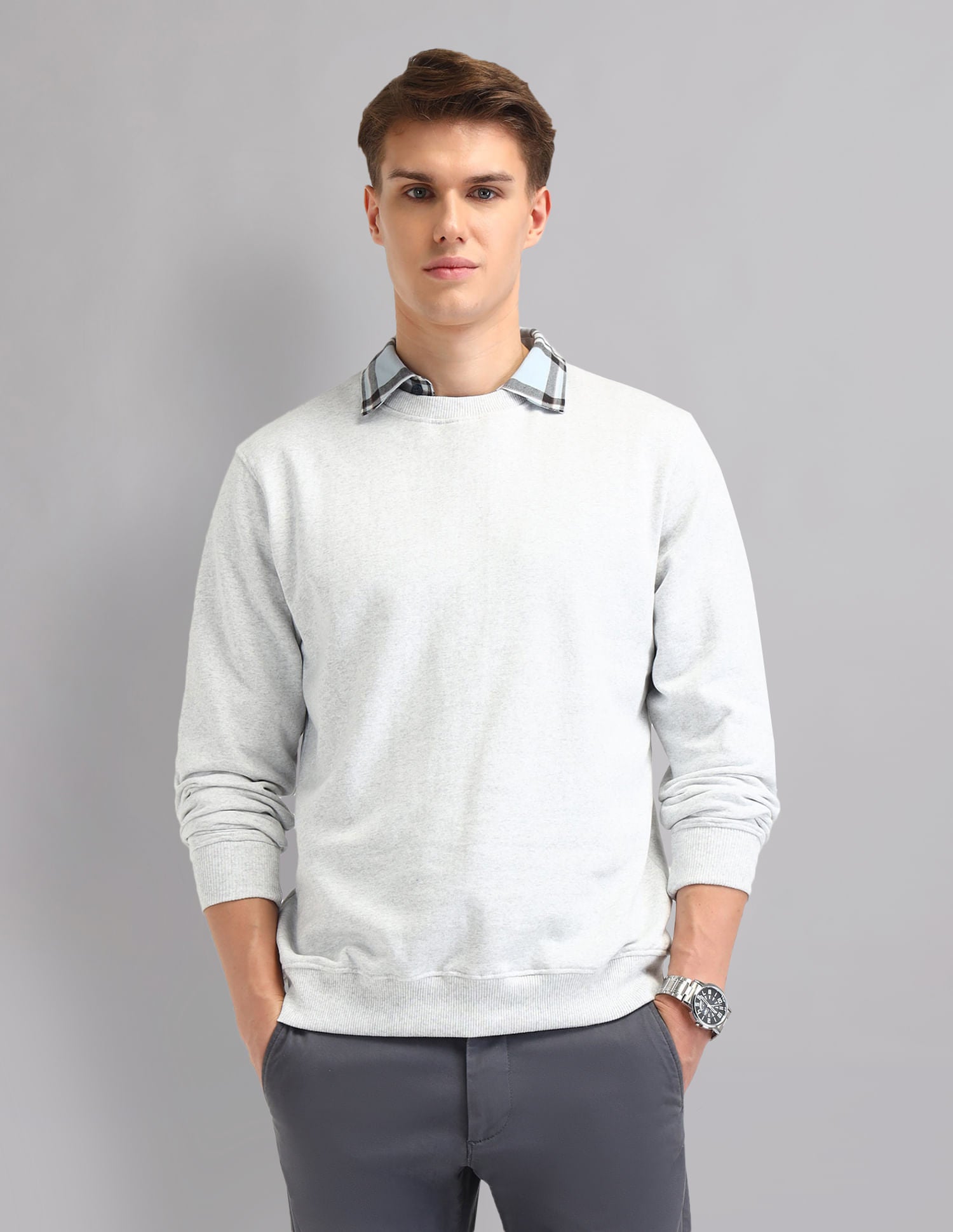 Modern Slim Fit Solid Sweatshirt