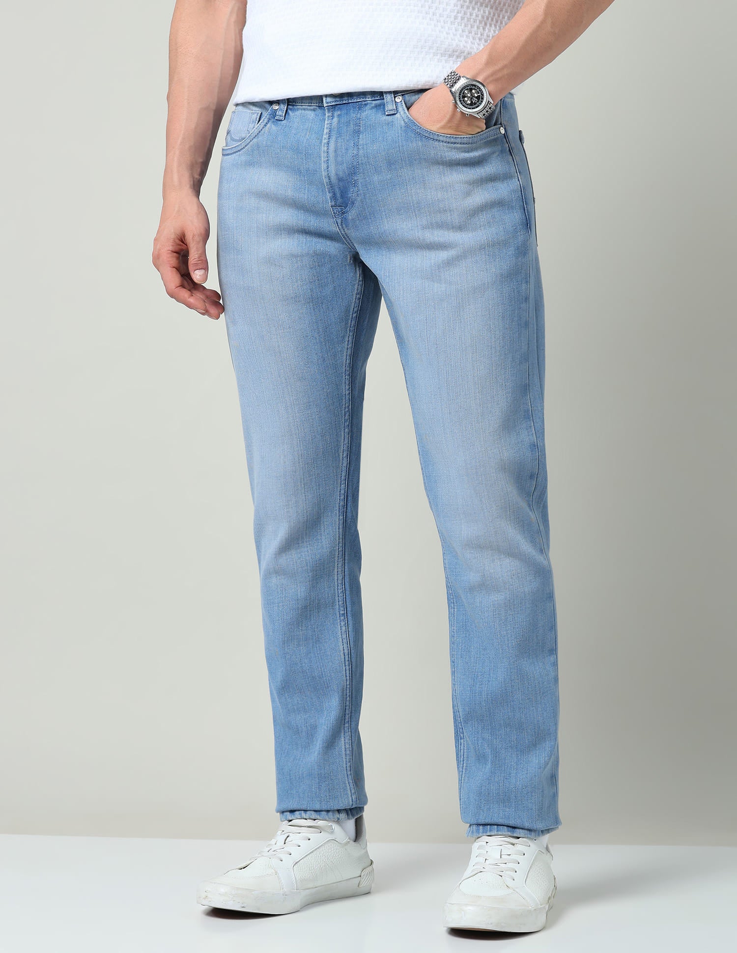 Relaxed Vibe Solid Mid-Rise Slim Fit Jeans