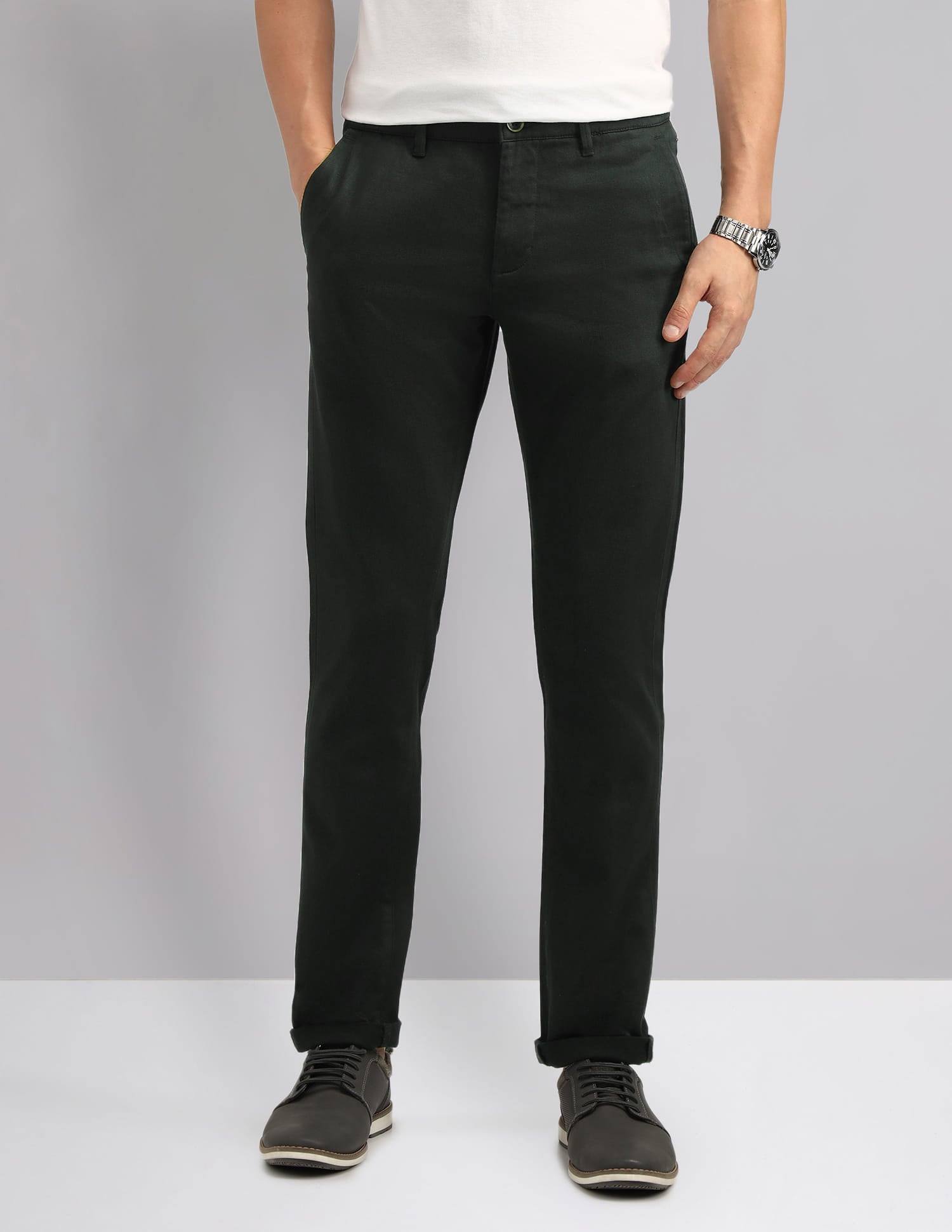 Wardrobe Essential Modern Slim Fit Solid Chinos