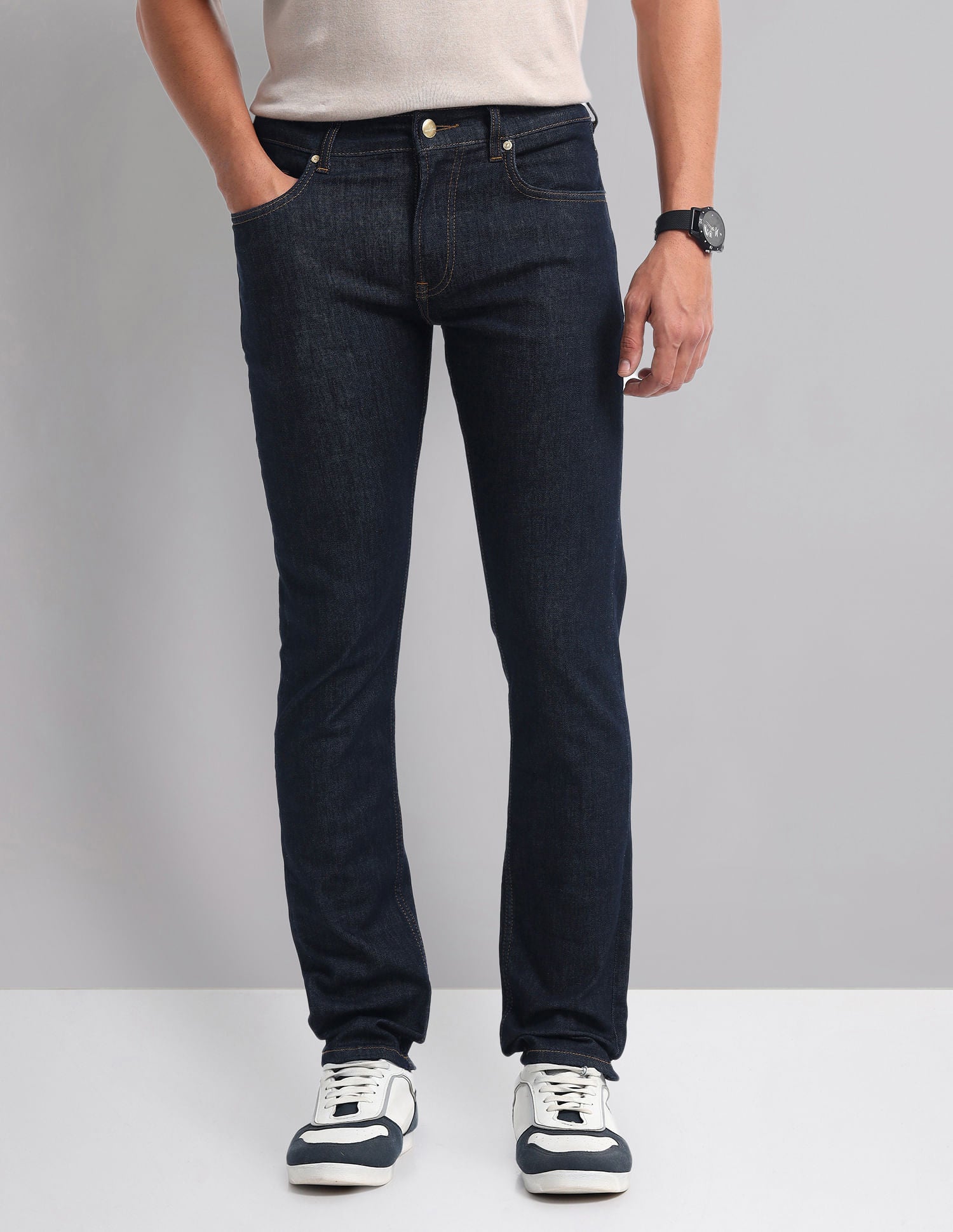 Stylish-Eyed Stone Wash Slim Fit Jeans