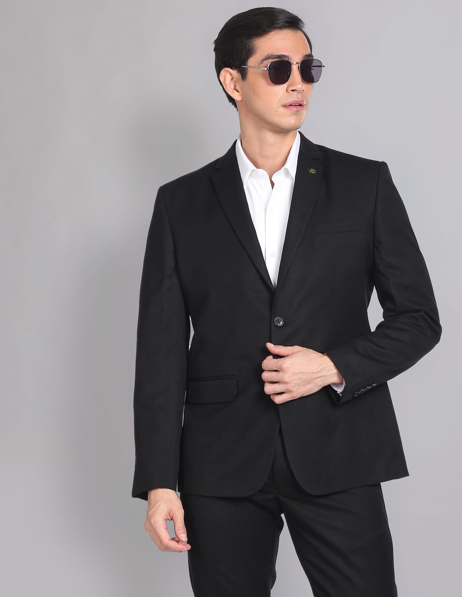 Tailored Regular Fit Solid Two Piece Suit