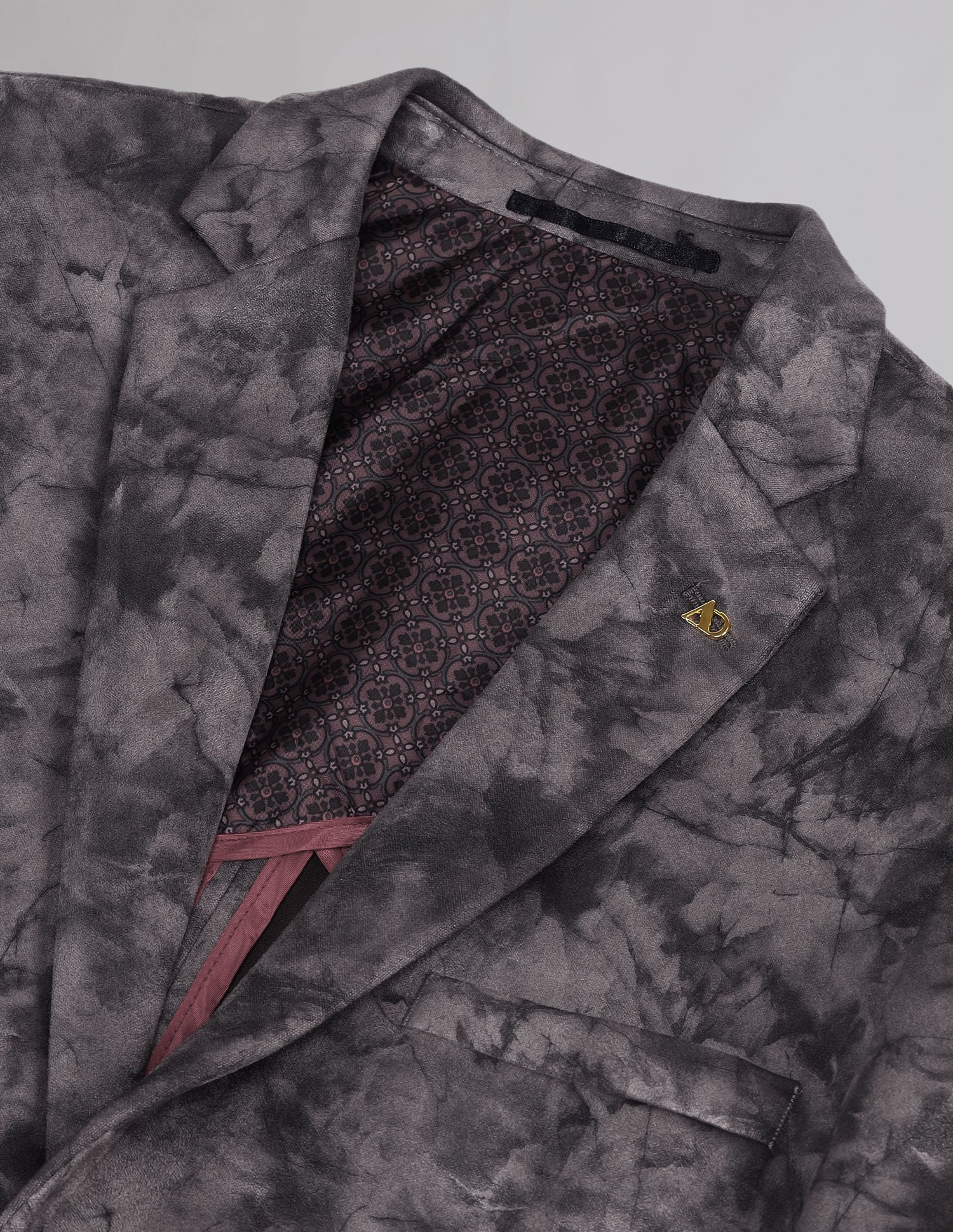 Office-Edged Slim Fit Single-Breasted Blazer