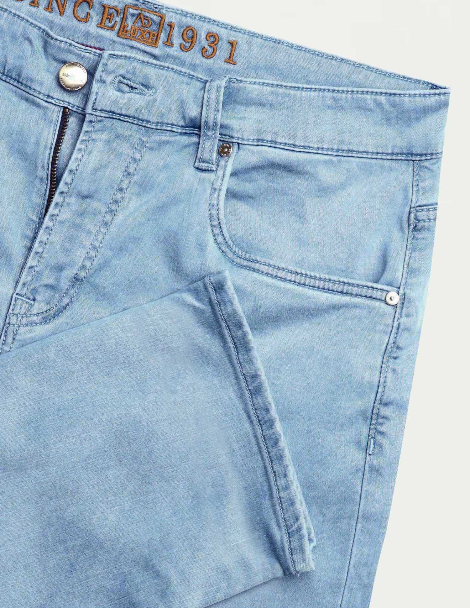 Mid Rise Comfort Slim Fit Jeans