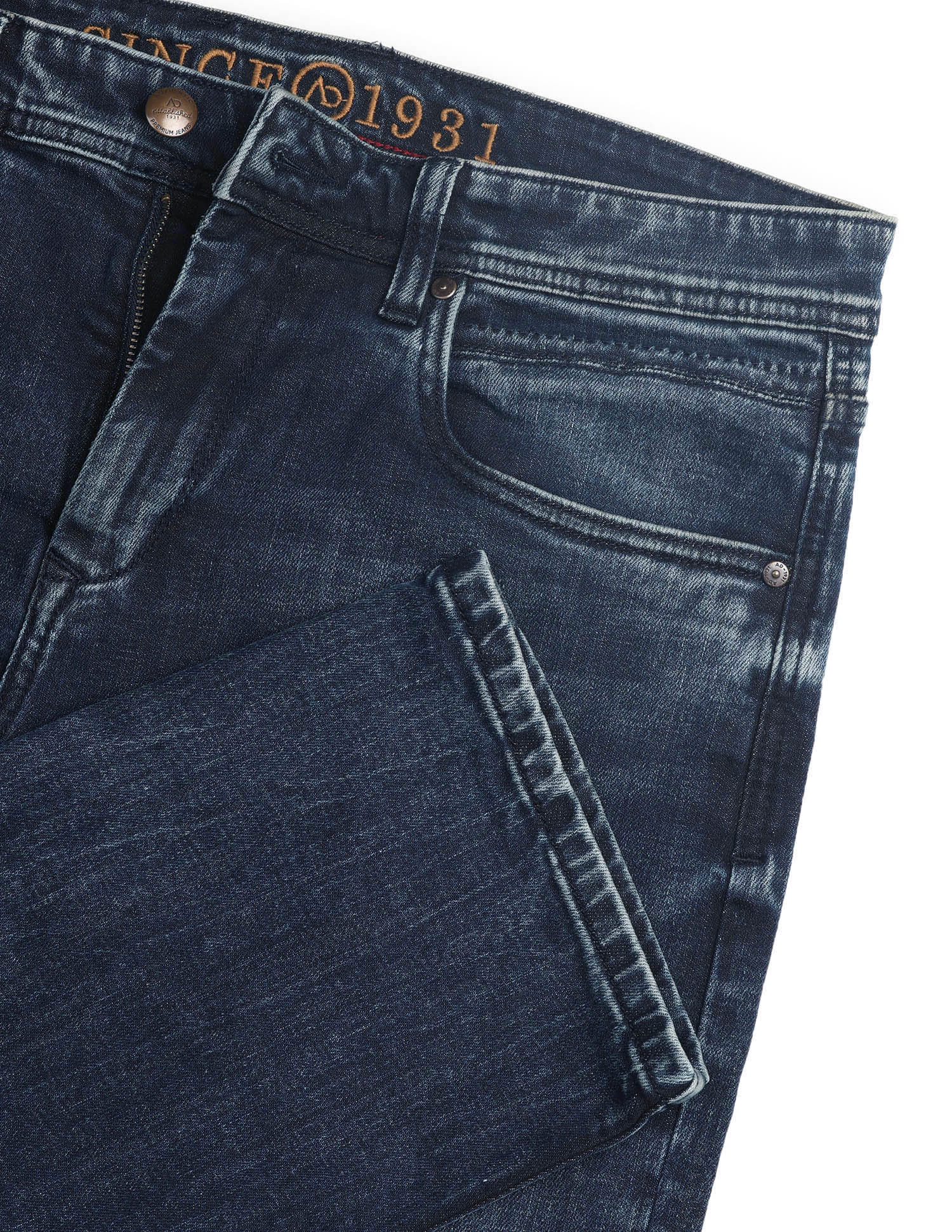 Solid whiskered Comfort Fit Jeans