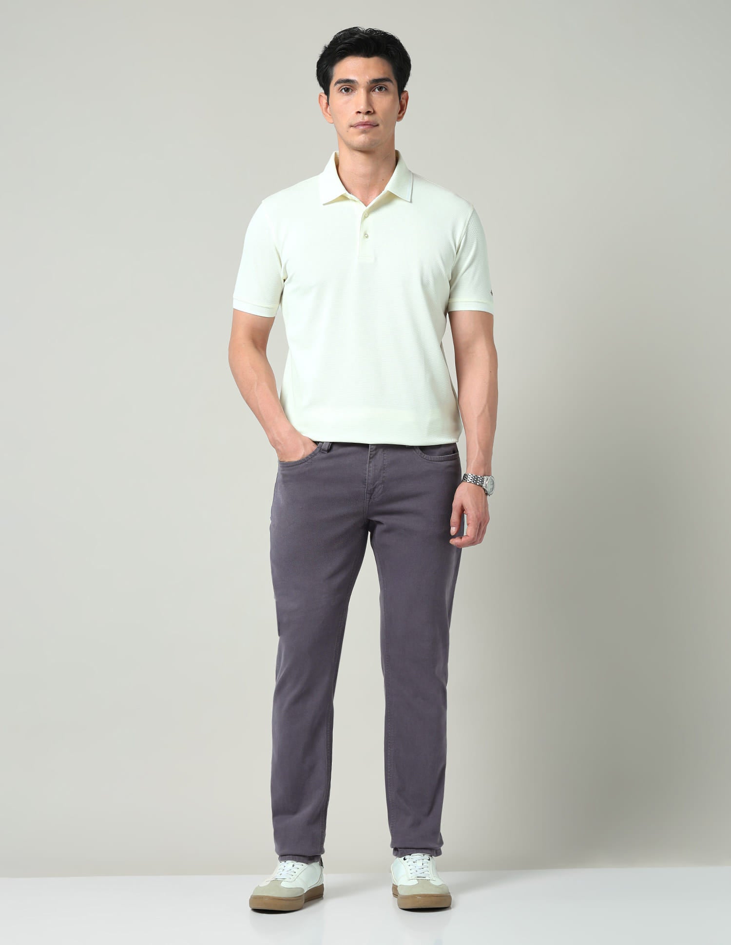 Relaxed Vibe Solid Mid-Rise Slim Fit Jeans