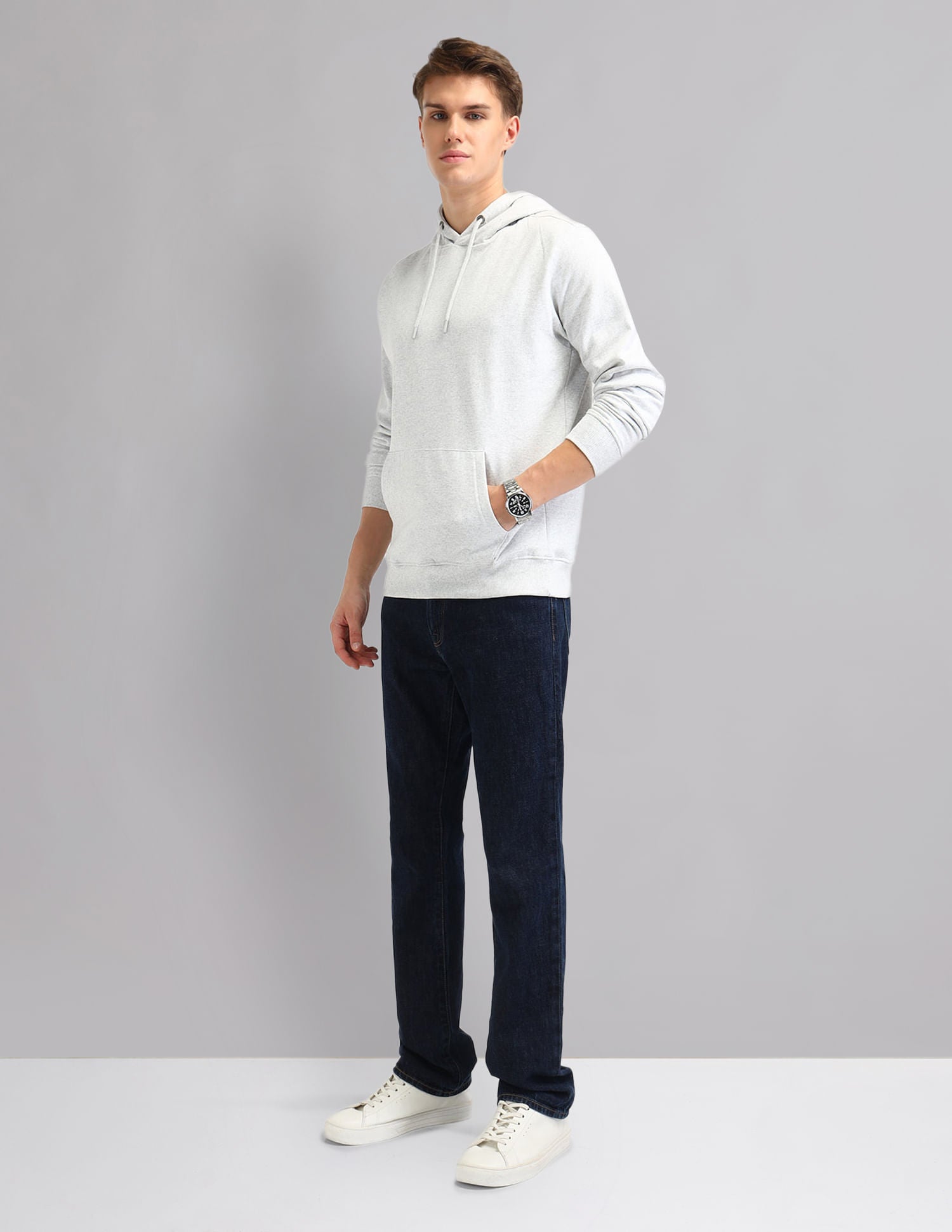 Modern Slim Fit Solid Sweatshirt