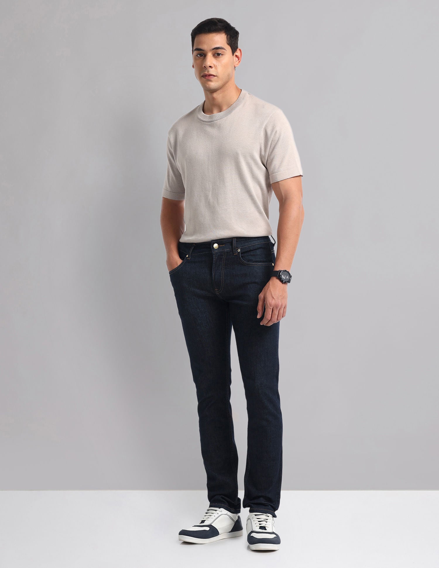 Stylish-Eyed Stone Wash Slim Fit Jeans