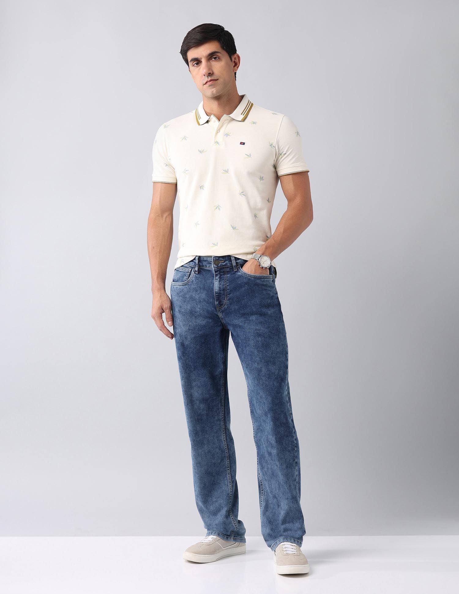 Rugged And Relaxed Fit Mid Rise Jeans