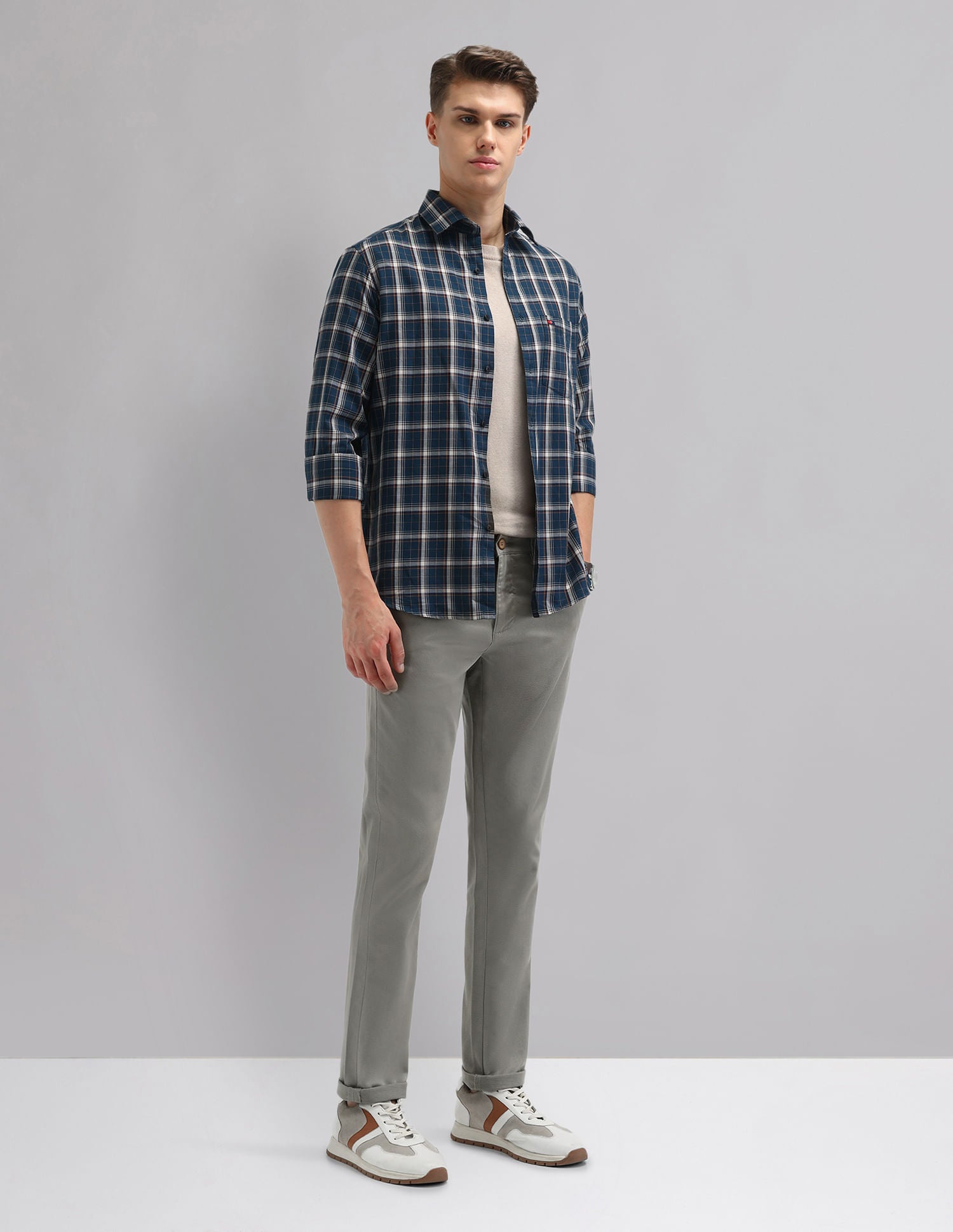 Regular Modern Slim Fit Chinos