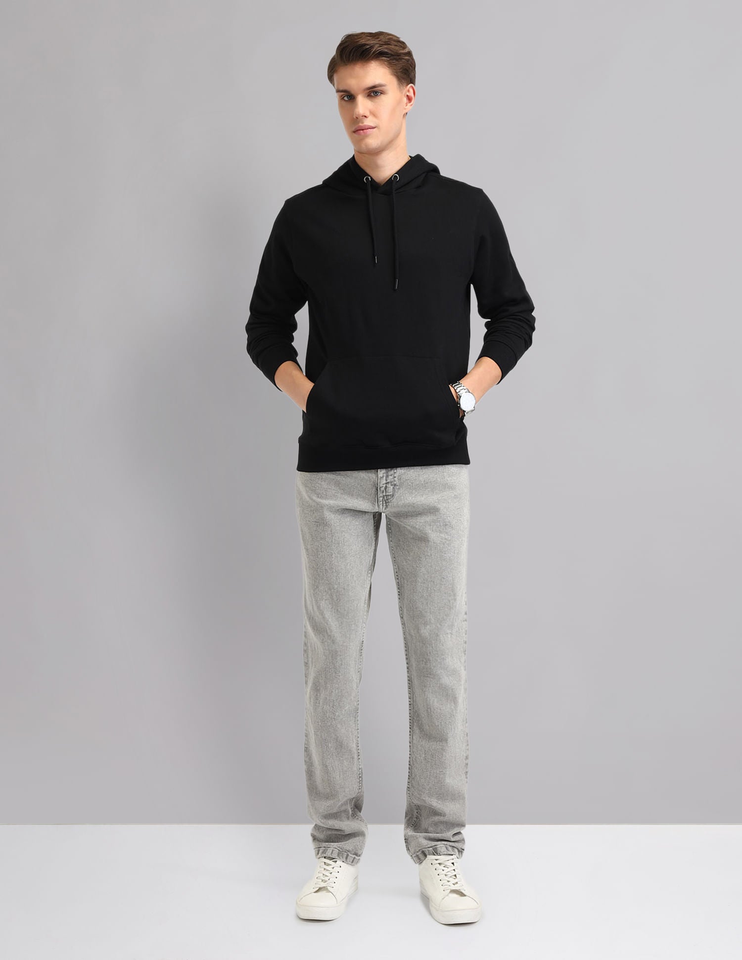 Modern Slim Fit Solid Sweatshirt