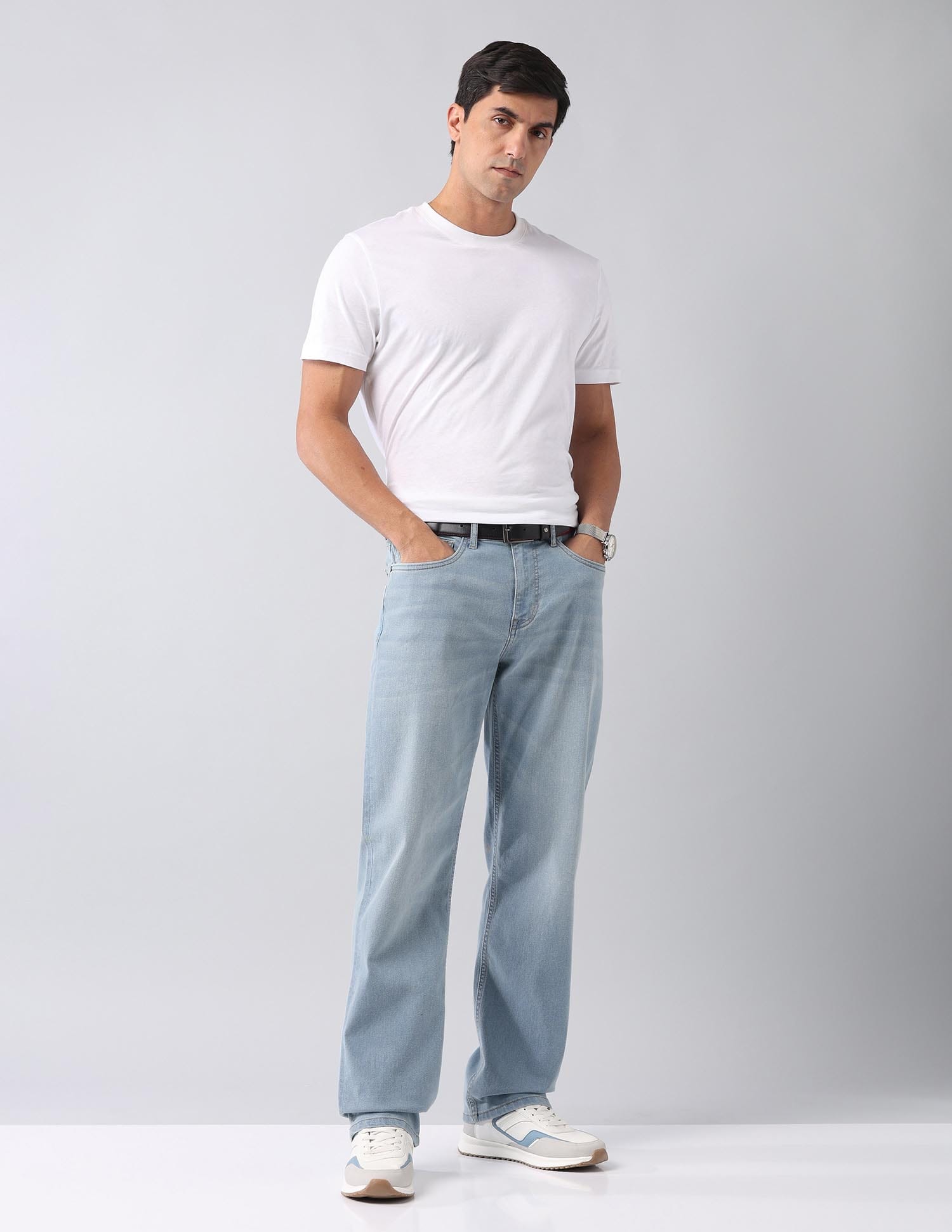 Relaxed tapered Fit Mid Rise Jeans