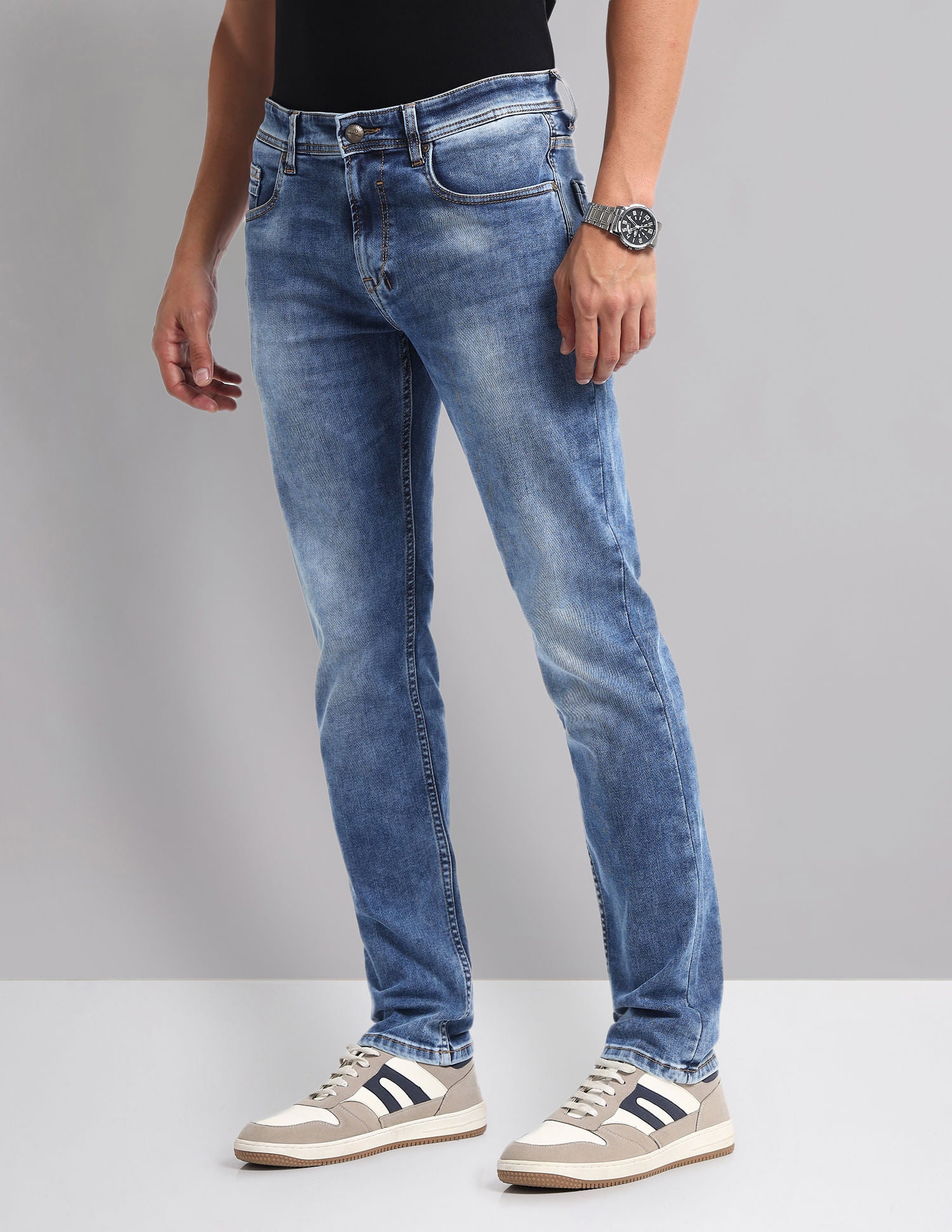 Stylish-Eyed Stone Wash Slim Fit Jeans
